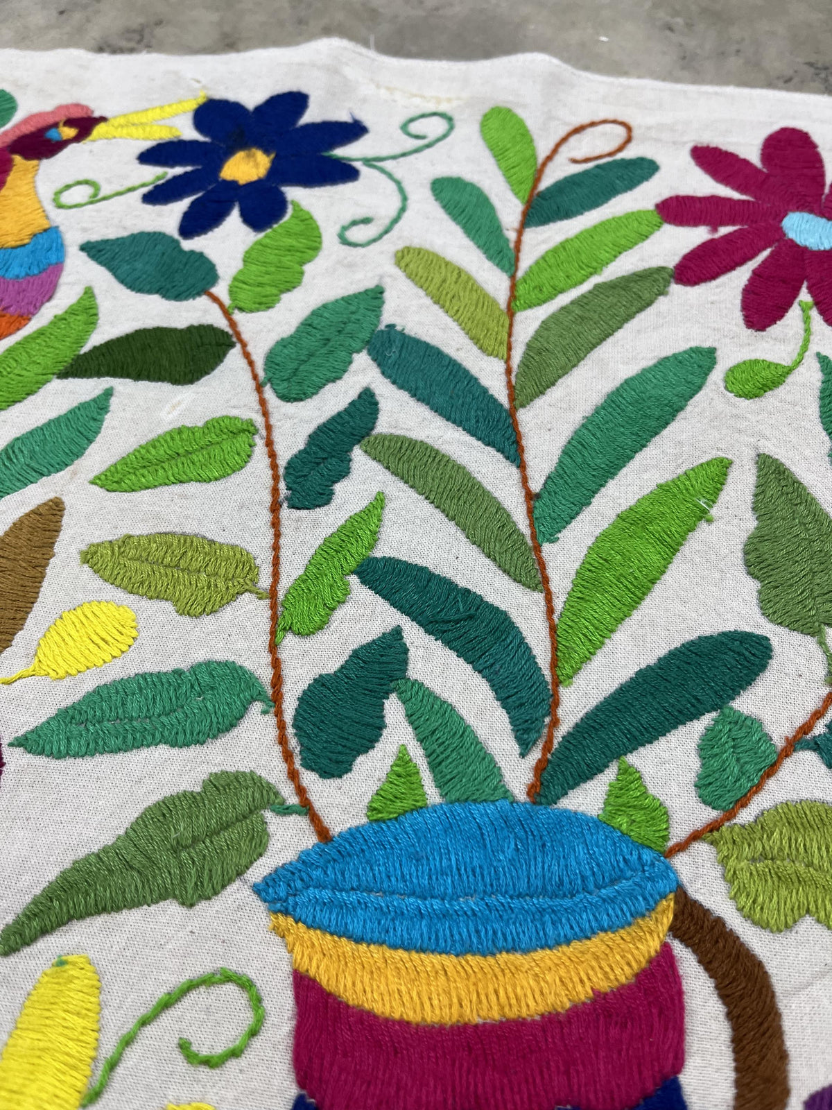 Enorme Bordado Tenango Hecho a Mano en Multicolor-Tapizado Otomi XXL 189 cm x 44 cm (SIN MARCO)