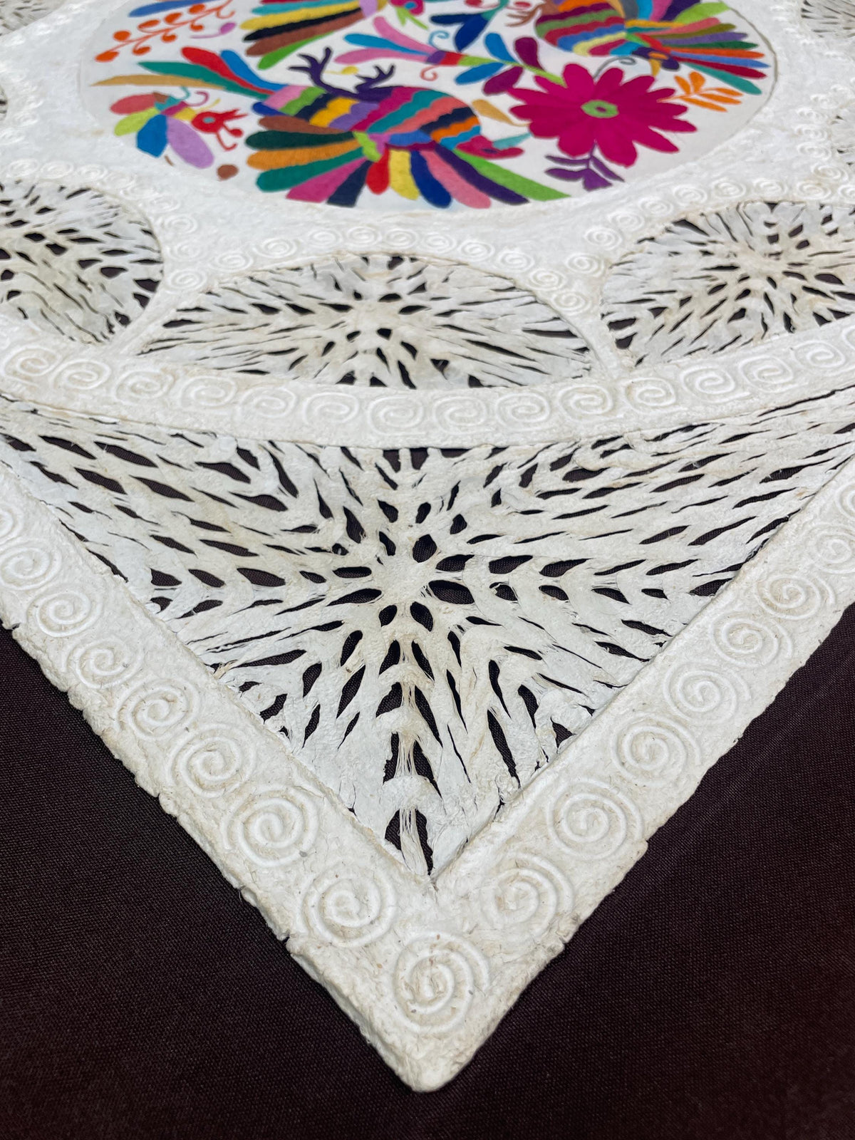 Arte Mural en Papel Amate Fusionado con Bordado Tenango Hecho a Mano-XL 31 x 31-Arte Mexicano Moderno (SIN MARCO)
