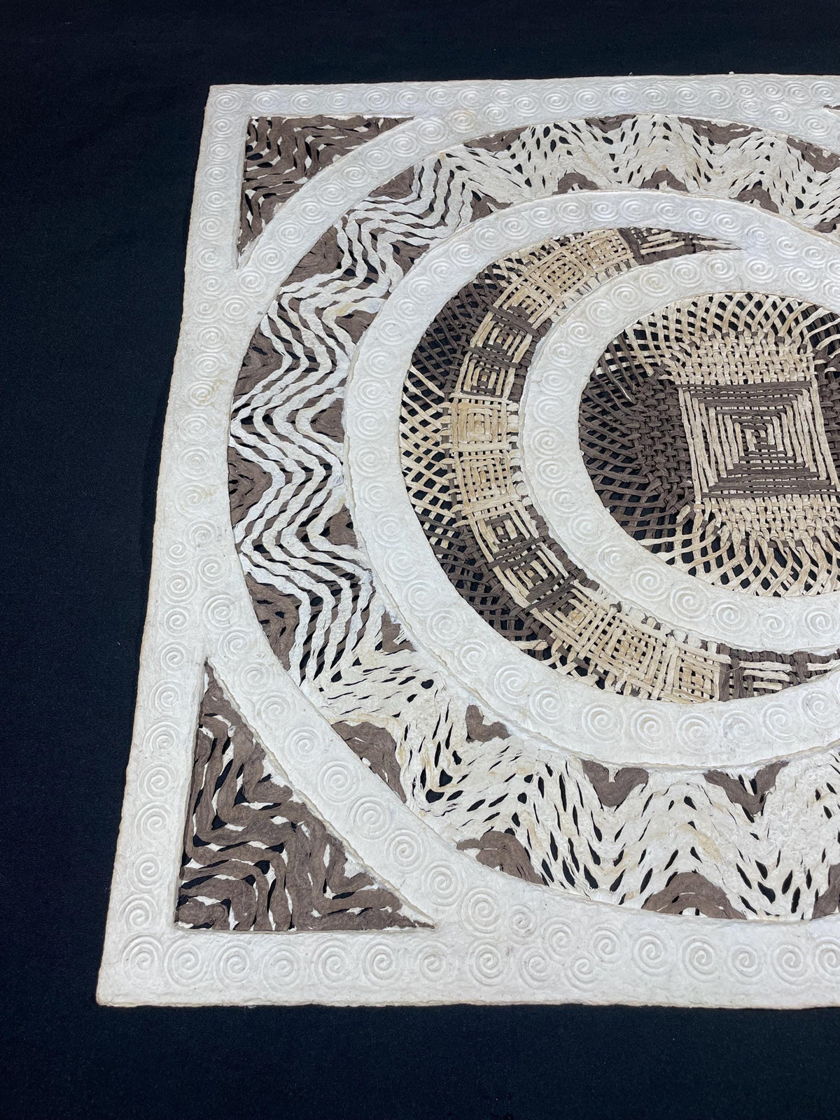 Arte Mural Mexicano en Papel Amate Hecho a Mano–Arte Mexicano Moderno Grande de 23 x 23 (SIN MARCO)