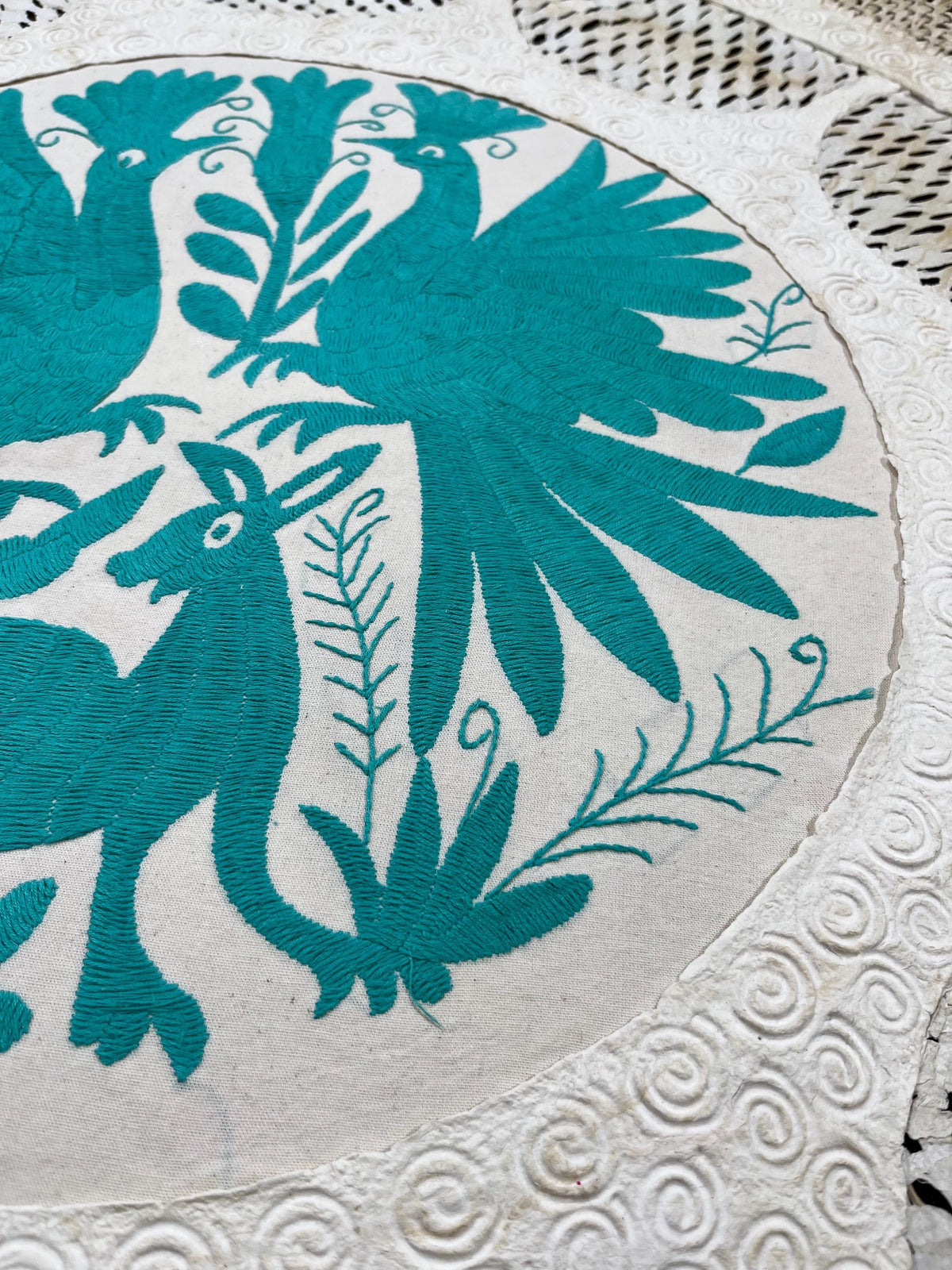 Arte Mural Mexicano en Papel Amate y Bordado Tenango Hecho a Mano-Verde Azulado-XL 31 x 31 in-Arte Otomi Moderno (SIN MARCO) Estilo Estrella