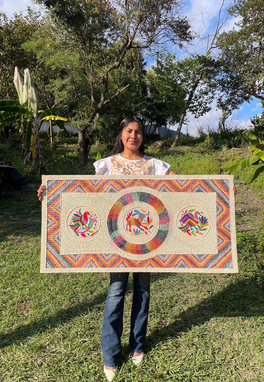Gran Arte Mural Mexicano en Papel Amate Teñido con Bordado de Tenango Hecho a Mano- 47.2 in x 23.6 in-Arte Otomí Moderno (SIN MARCO)