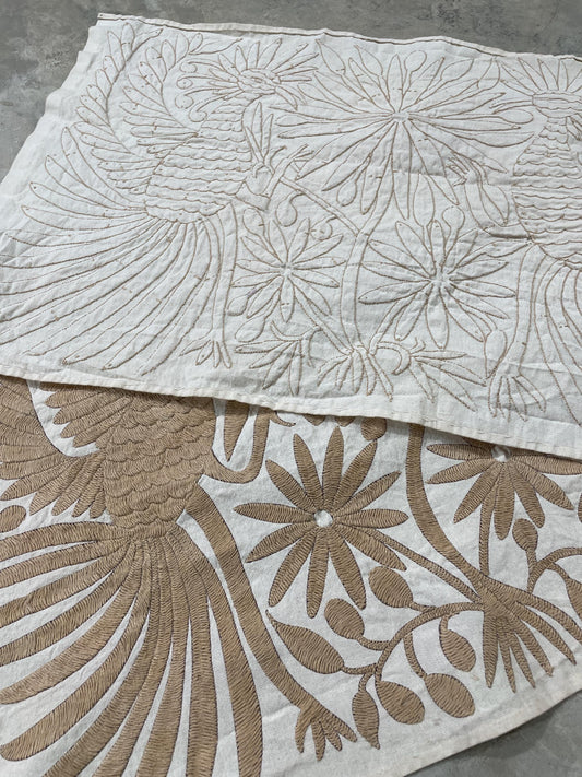 Bordado Otomi Hecho a Mano en Color Beige, Tapizado Otomi Horizontal, Textil Mexicano XXL 189 cm x 43 cm (SIN MARCO) Flores y Aves.