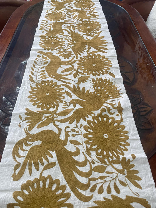 Enorme Bordado Tenango Hecho a Mano en Color Dorado-Tapizado Otomi Horizontal XXL 188 cm x 42 cm (SIN MARCO)