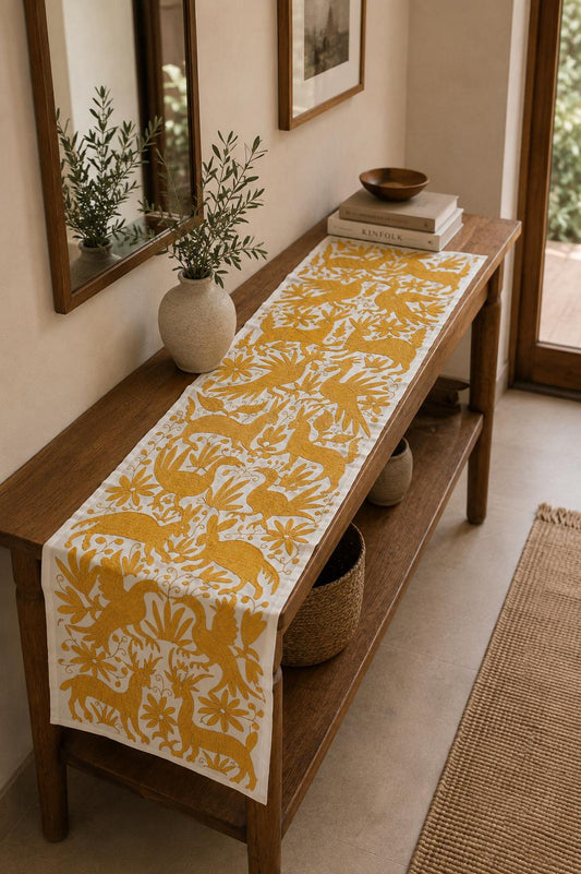 Bordado Tenango Hecho a Mano en Color Amarillo, Camino de Mesa/Tapizado Otomi XXL 178 cm x 46 cm