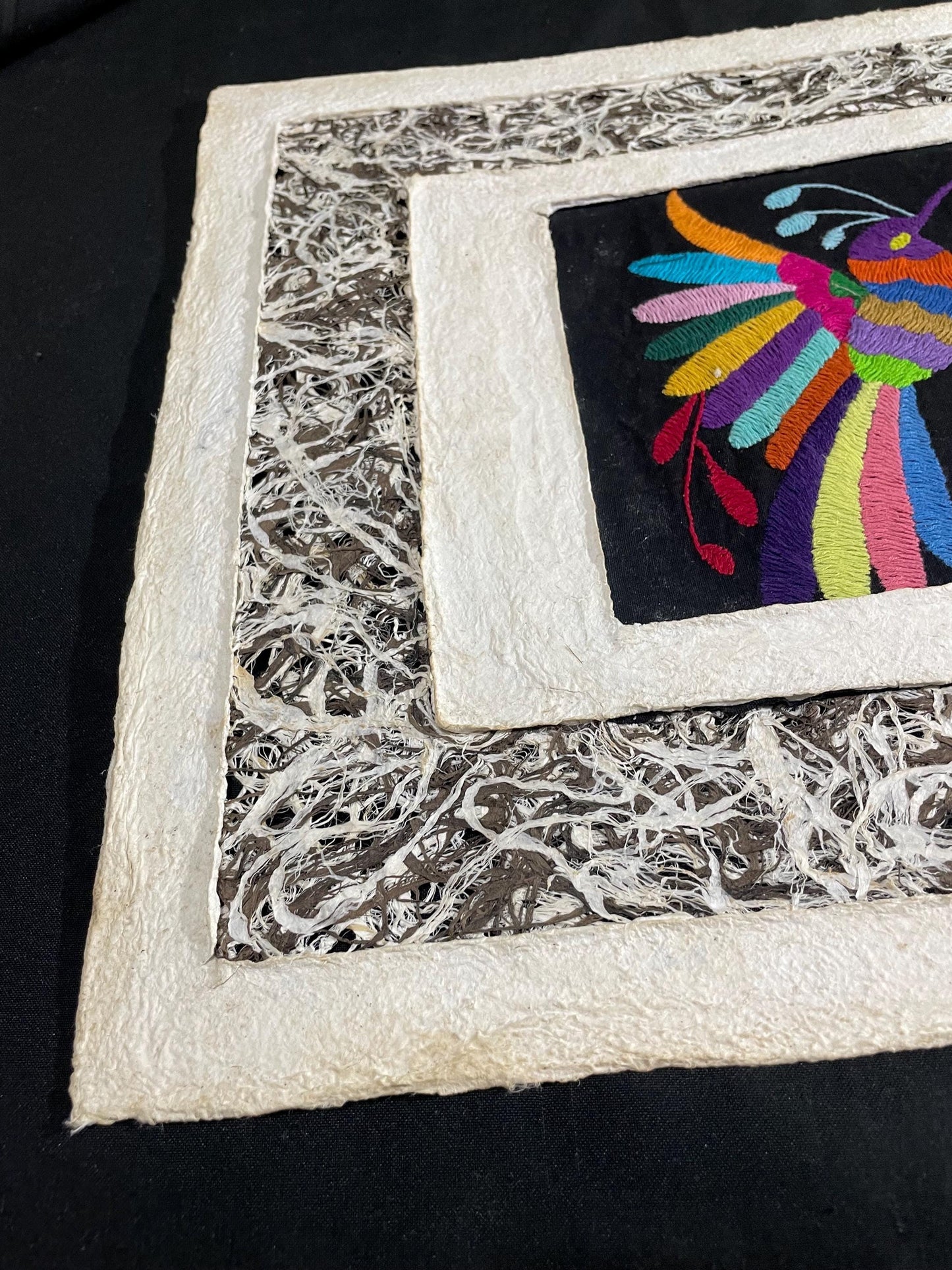 Arte Mural Mexicano en Papel Amate con Bordado de Tenango Hecho a Mano- 47,2 x 15,7-Arte Bordado Otomí Moderno (SIN MARCO)
