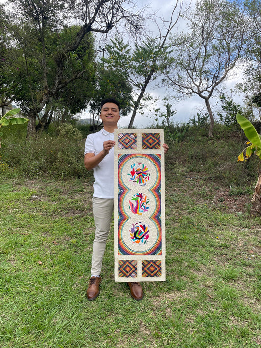 Arte Mural Mexicano En Papel Amate Teñido y Bordado Tenango Hecho a Mano- 47,2 x 15,7 -Arte Otomí Moderno (SIN MARCO)
