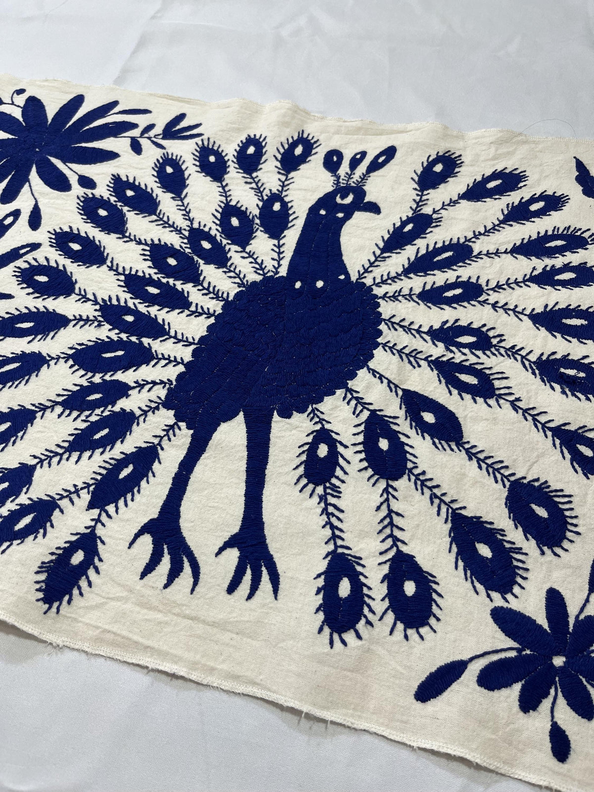 Bordado Tenango Hecho a Mano en Color Azul Marino, Tapizado Otomi XXL de 190 x 45 cm-Arte Mexicano (SIN MARCO)-Aves Pavoreales