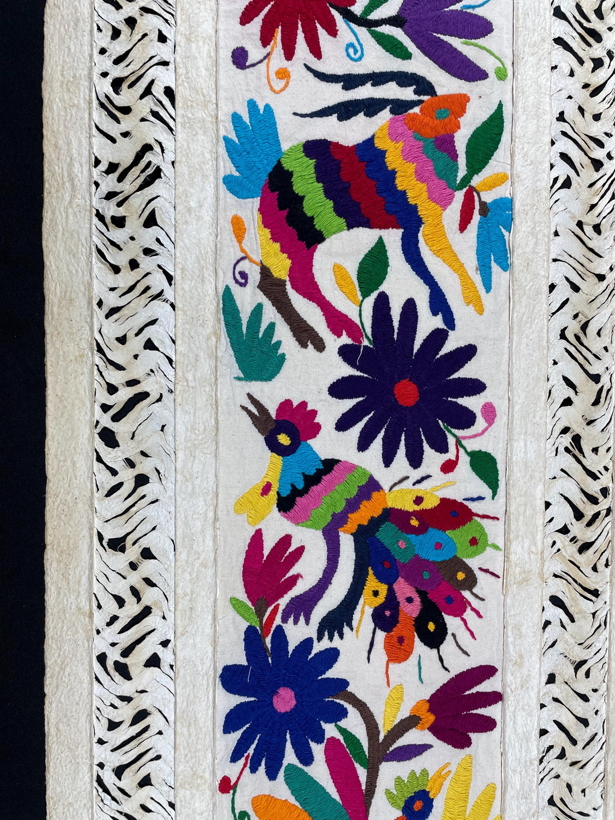 Arte Mural Mexicano en Papel Amate con Bordado de Tenango Hecho a Mano- 120 cm x 40 cm-Arte Bordado Otomí Moderno (SIN MARCO)