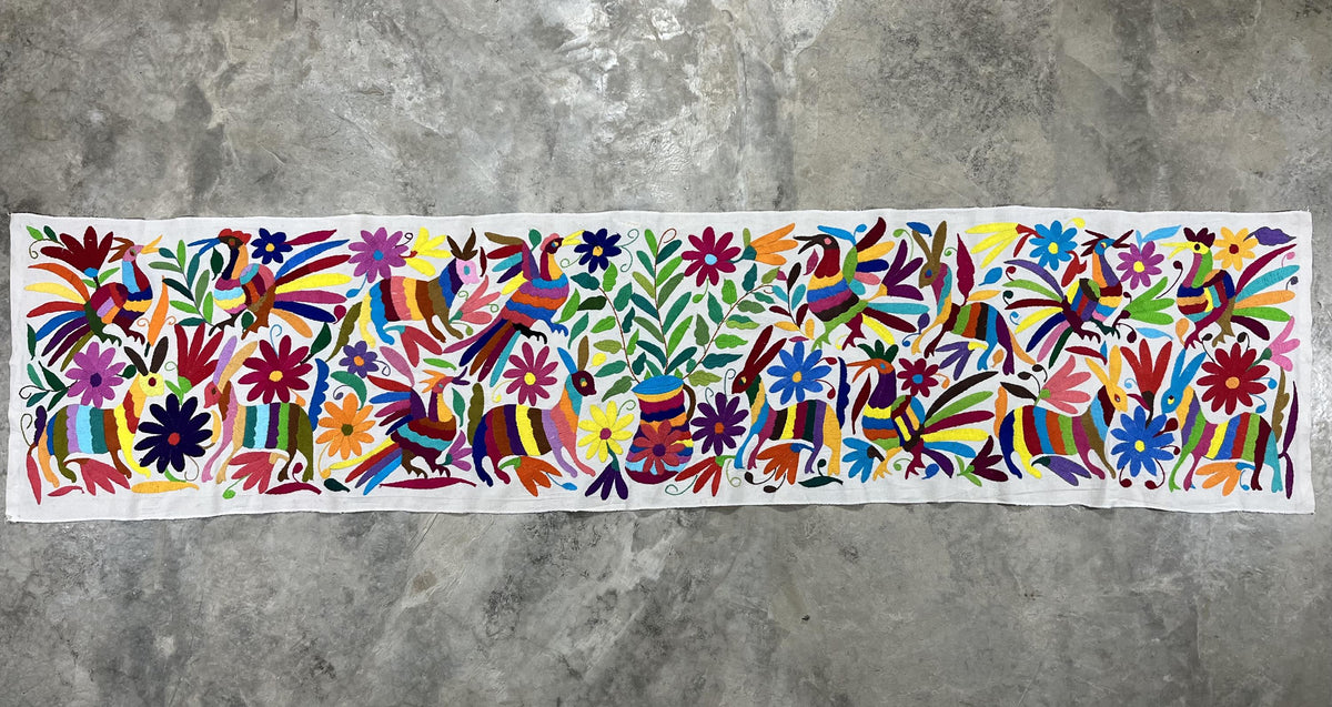Enorme Bordado Tenango Hecho a Mano en Multicolor-Tapizado Otomi XXL 189 cm x 44 cm (SIN MARCO)