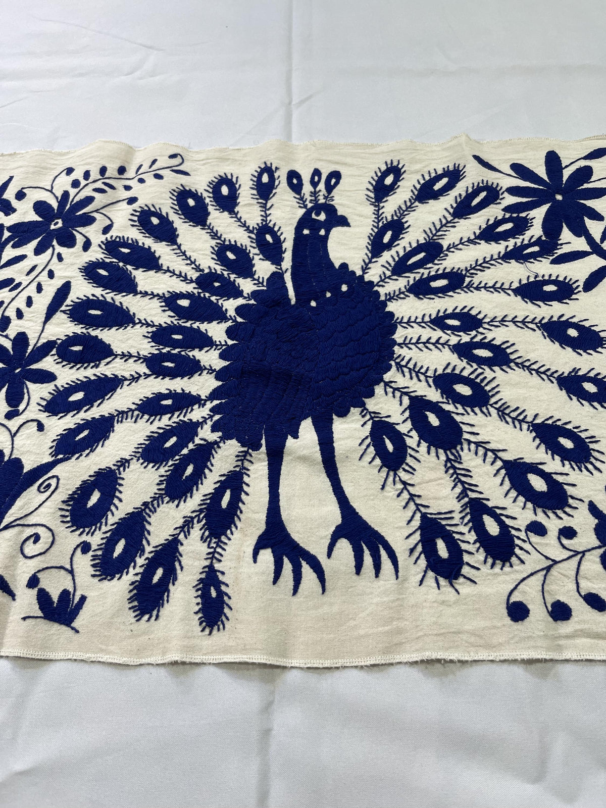 Bordado Tenango Hecho a Mano en Color Azul Marino, Tapizado Otomi XXL de 190 x 45 cm-Arte Mexicano (SIN MARCO)-Aves Pavoreales