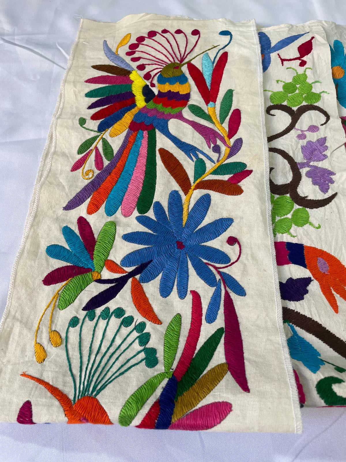Bordado Tenango Hecho a Mano-Tapiz Otomi XL 98 cm x 23 cm-Arte Mexicano en Multicolor de Forma Vertical