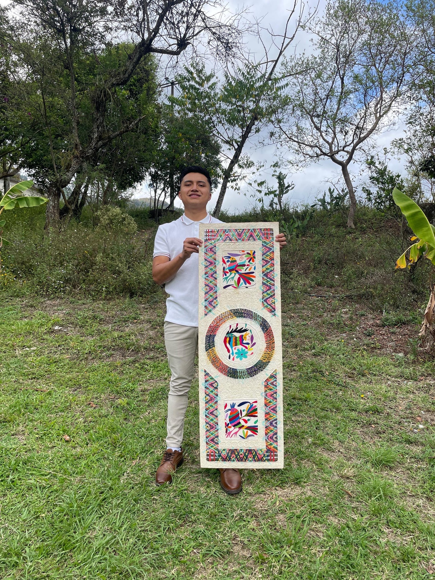 Arte Mural Mexicano en Papel Amate Teñido con Bordado Tenangos Hecho a Mano-XL 47.2 in x 15.7 in-Arte Otomí Moderno (SIN MARCO)