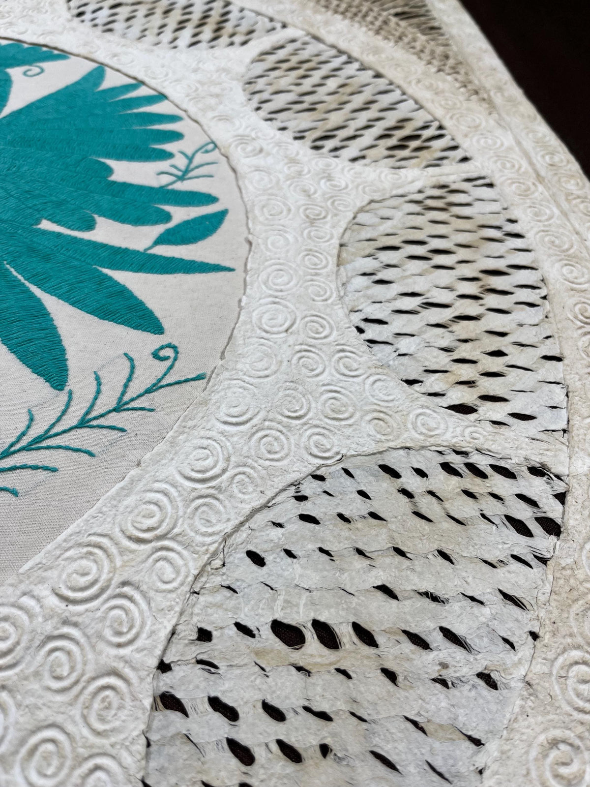 Arte Mural Mexicano en Papel Amate y Bordado Tenango Hecho a Mano-Verde Azulado-XL 31 x 31 in-Arte Otomi Moderno (SIN MARCO) Estilo Estrella