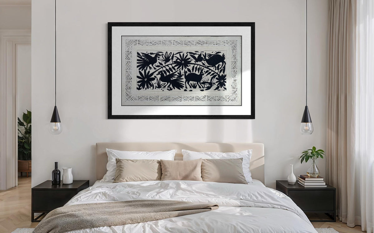 Enorme Arte Mural Mexicano en Papel Amate con Bordado Tenango Hecho A Mano en Color Negro-Arte Otomí Moderno XXL 47.2 X 27.5 (SIN MARCO)