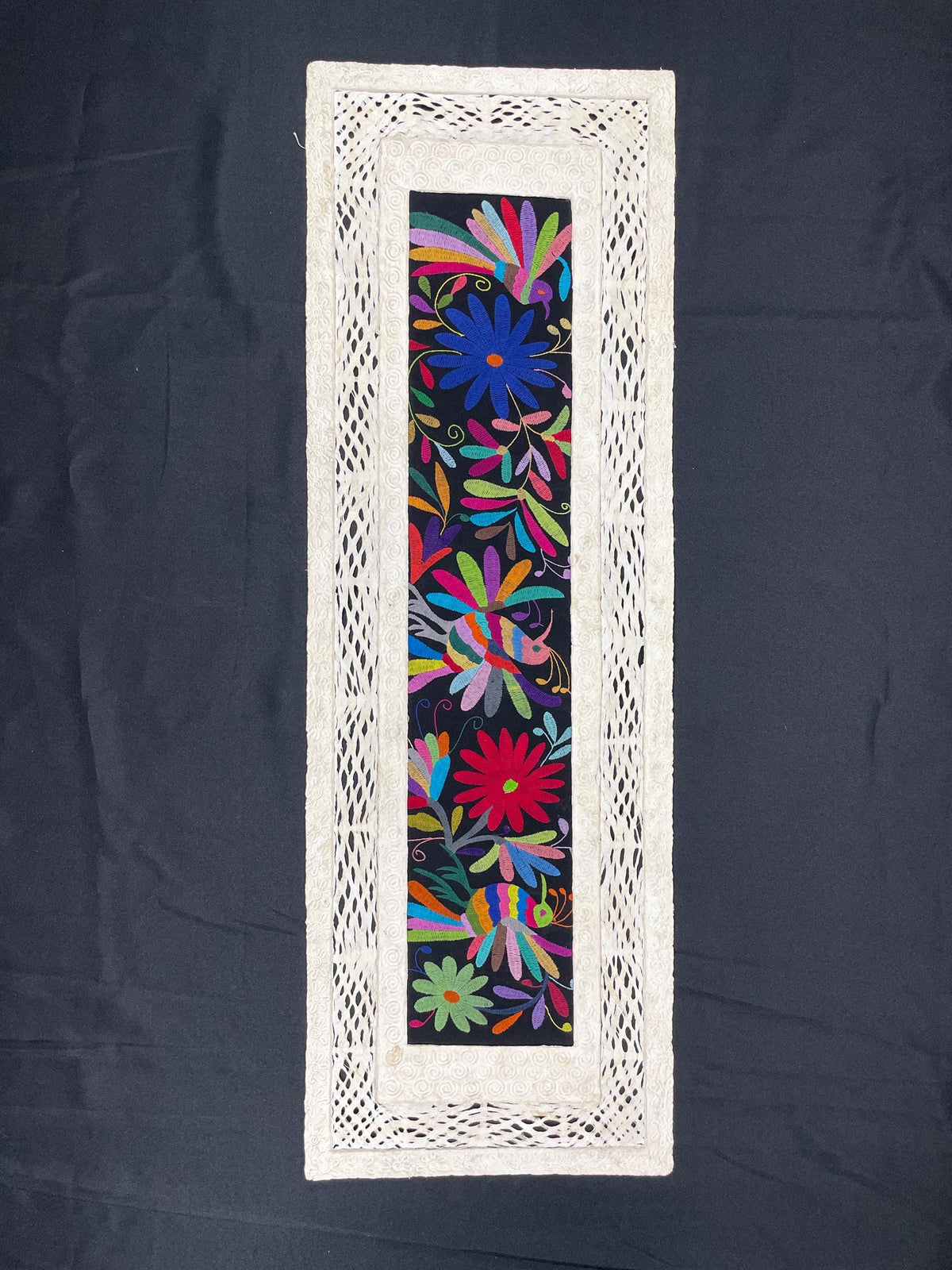 Arte Mural Mexicano en Papel Amate con Bordado de Tenango Hecho a Mano- 120 cm x 40 cm-Arte Bordado Otomí Moderno (SIN MARCO)