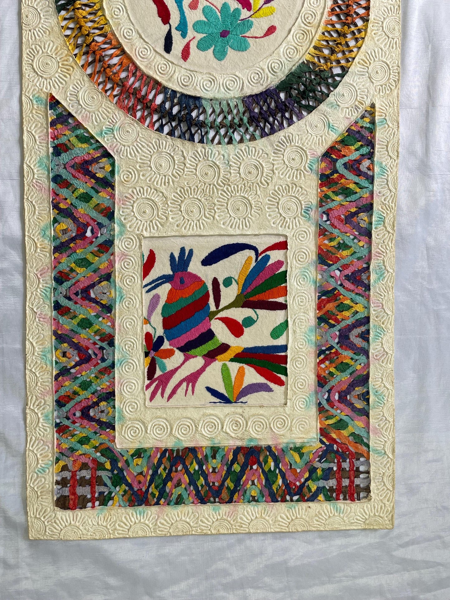 Arte Mural Mexicano en Papel Amate Teñido con Bordado Tenangos Hecho a Mano-XL 47.2 in x 15.7 in-Arte Otomí Moderno (SIN MARCO)