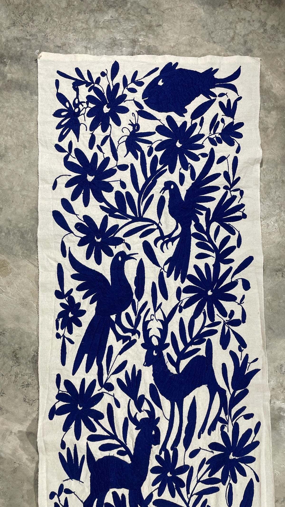 Enorme Bordado Tenango Hecho a Mano en  Color Azul Marino-Tapiz Otomi en en Formato Vertical XXL 189 cm x 44 cm-Arte Mexicano (SIN MARCO)