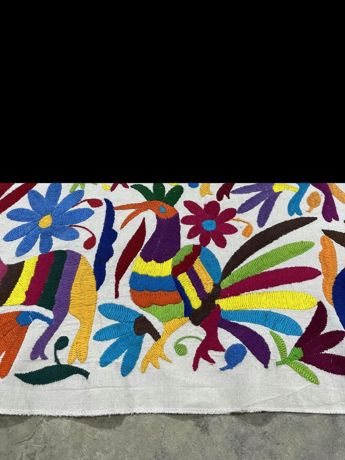 Enorme Bordado Tenango Hecho a Mano en Multicolor-Tapizado Otomi XXL 189 cm x 44 cm (SIN MARCO)