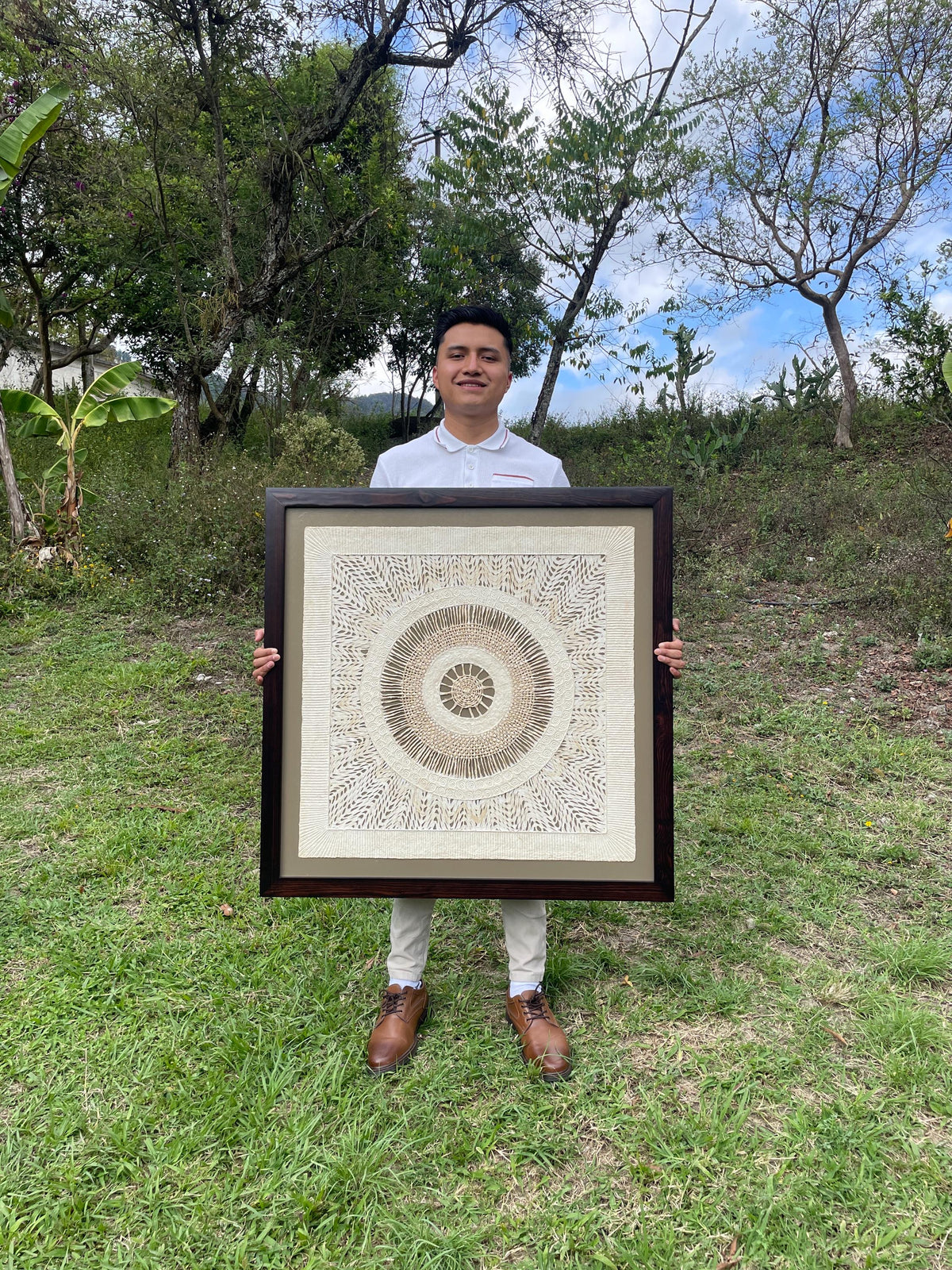 Arte Mural Mexicano en Papel Amate Hecho a Mano,XL 28 in x 28 in, Arte Otomi con Tejido Circular (Sin Marco)