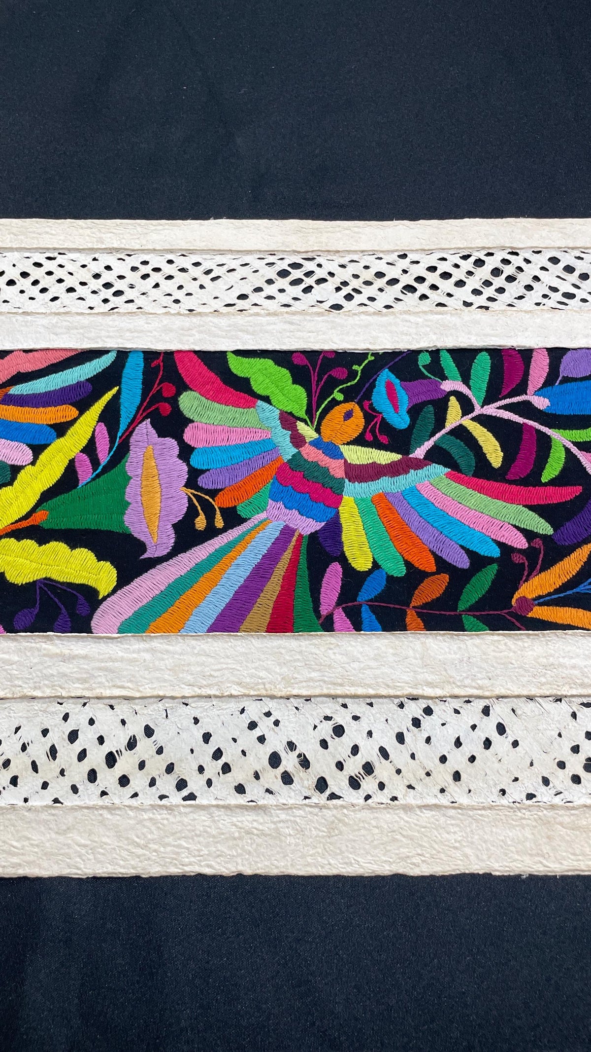Arte Mural Mexicano de Papel Amate con Bordado Tenango Hecho a Mano XL 47.2 x 15.7 -Arte Otomi Moderno (SIN MARCO)