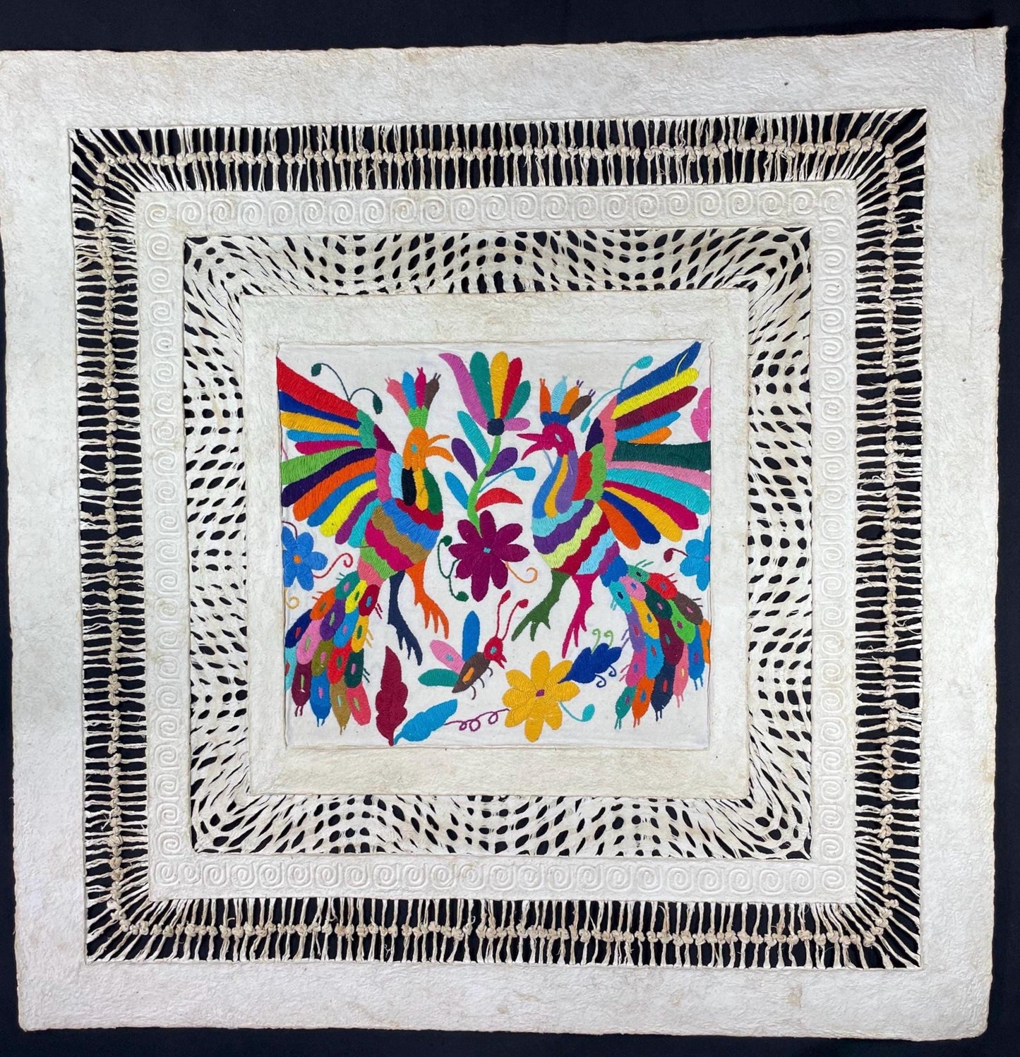 Arte Mural Mexicano en Papel Amate y Bordado Tenango Hecho a Mano-XL 31 x 31 Arte Otomí Moderno (SIN MARCO)