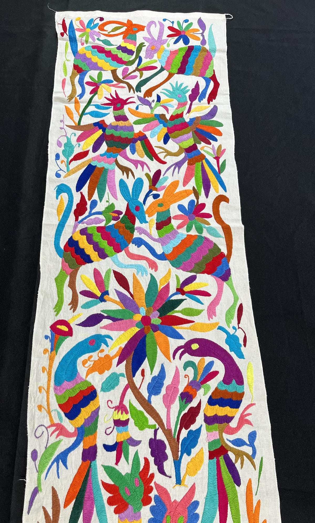 Bordado Tenango Hecho a Mano-Textil Otomi XXL 192 cm x 43 cm-Arte Mexicano en Multicolor en Forma Vertical (SIN MARCO)