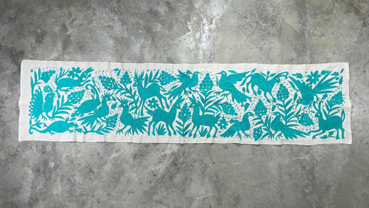 Enorme Bordado Tenango Hecho a Mano en Color Azul, Camino de Mesa Otomi, Tapizado Bordado XXL 189 cm x 46 cm  (Sin Marco) PIEZA ÚNICA.