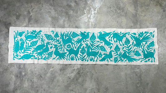 Enorme Bordado Tenango Hecho a Mano en Color Azul, Camino de Mesa Otomi, Tapizado Bordado XXL 189 cm x 46 cm  (Sin Marco) PIEZA ÚNICA.