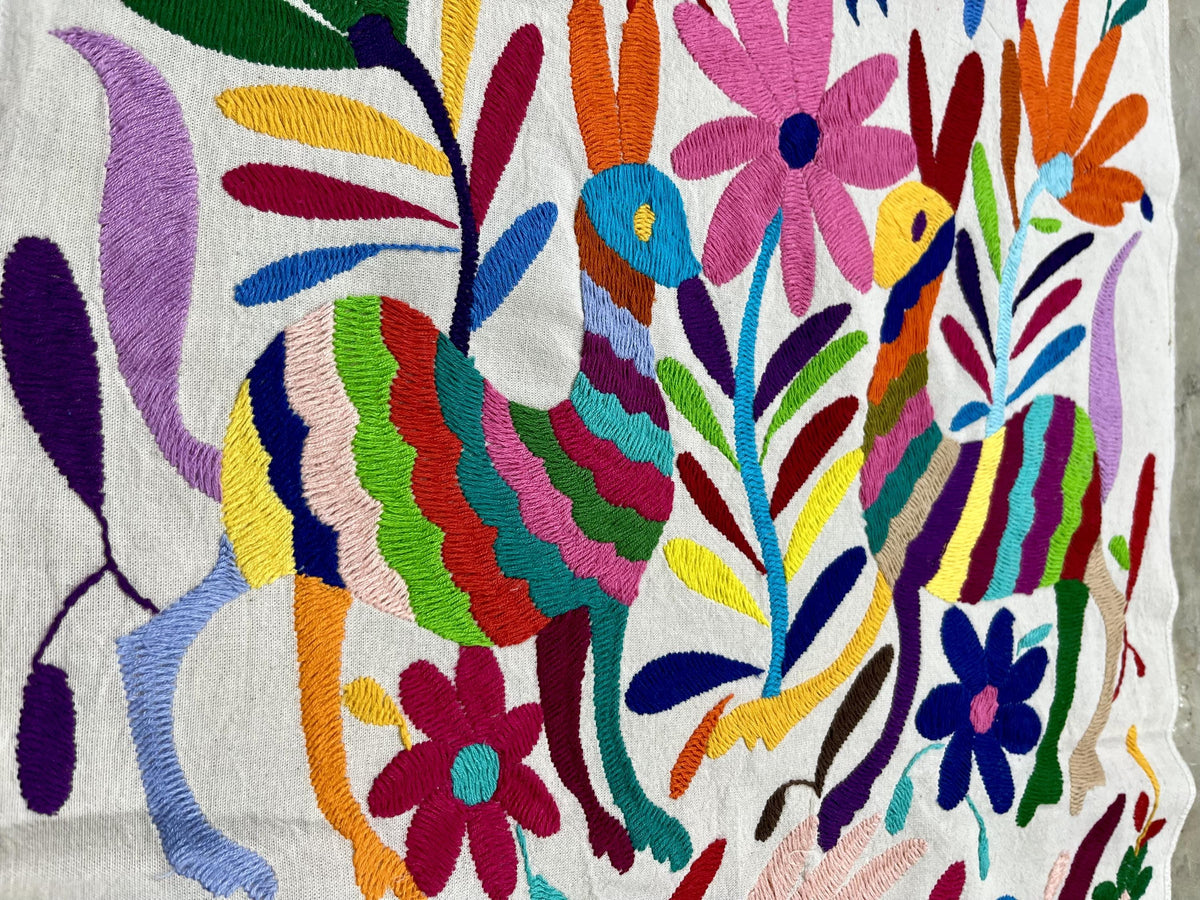 Enorme Bordado Tenango Hecho a Mano en Multicolor-Bordado Otomi en Vertical XXL 191 x 45 cm (SIN MARCO)