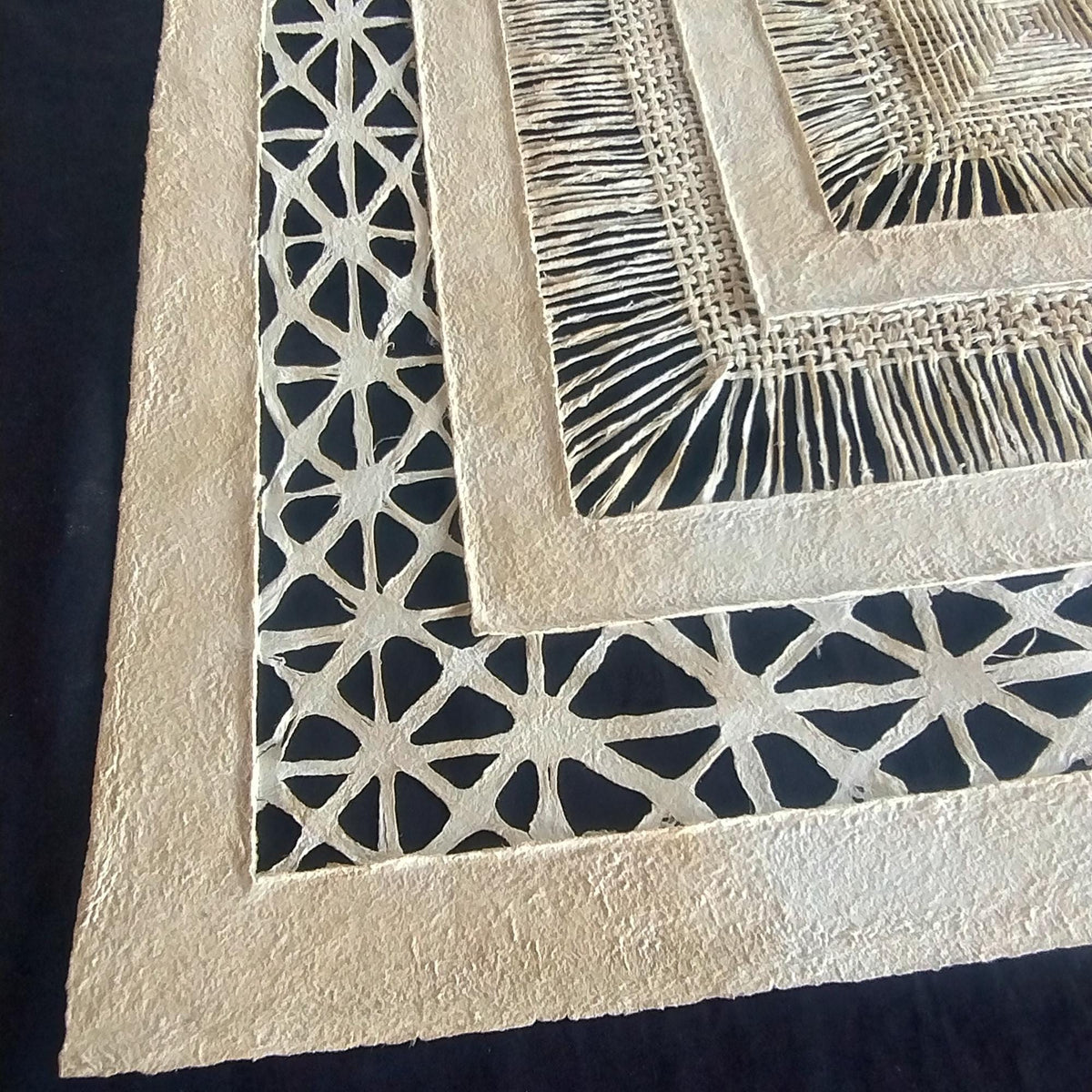 Arte Mural Mexicano en Papel Amate Hecho a Mano – Arte Mexicano Moderno- (SIN MARCO) 31.4 x 31.4