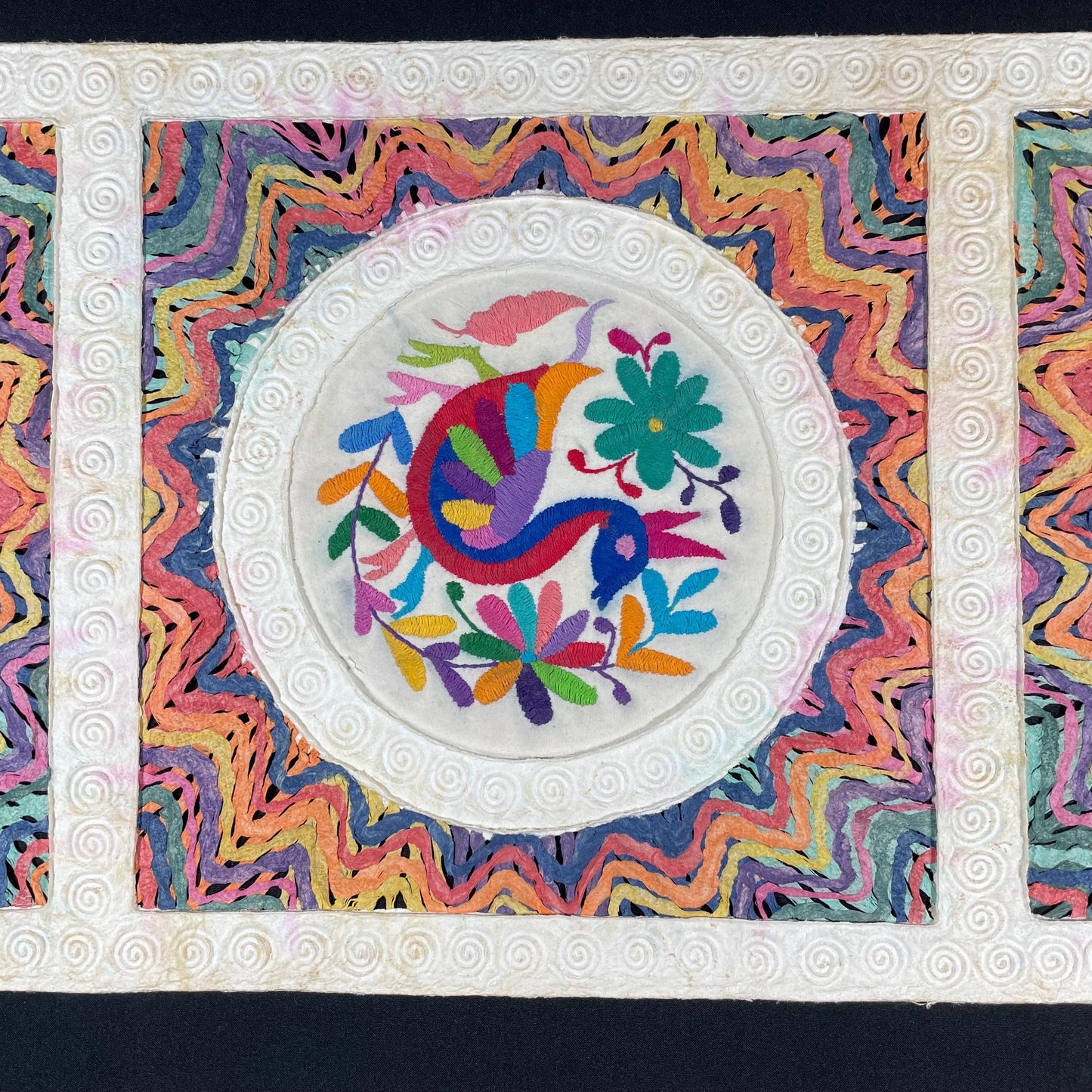 Arte Mural Mexicano Con Bordado Tenango y Papel Amate Hecho a Mano- 47,2 x 15,7 -Arte Otomí Teñido (SIN MARCO)
