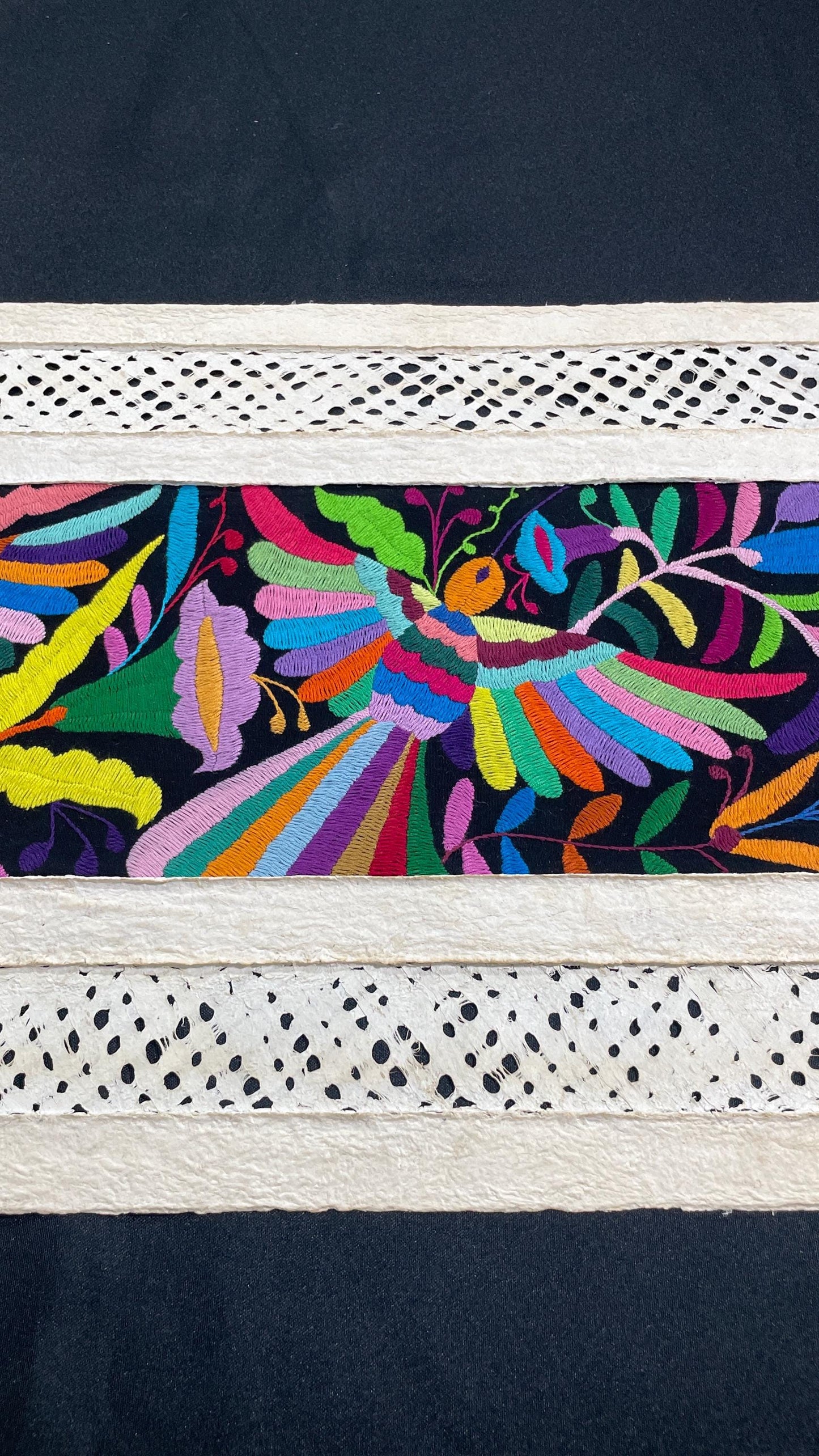Arte Mural Mexicano de Papel Amate con Bordado Tenango Hecho a Mano XL 47.2 x 15.7 -Arte Otomi Moderno (SIN MARCO)