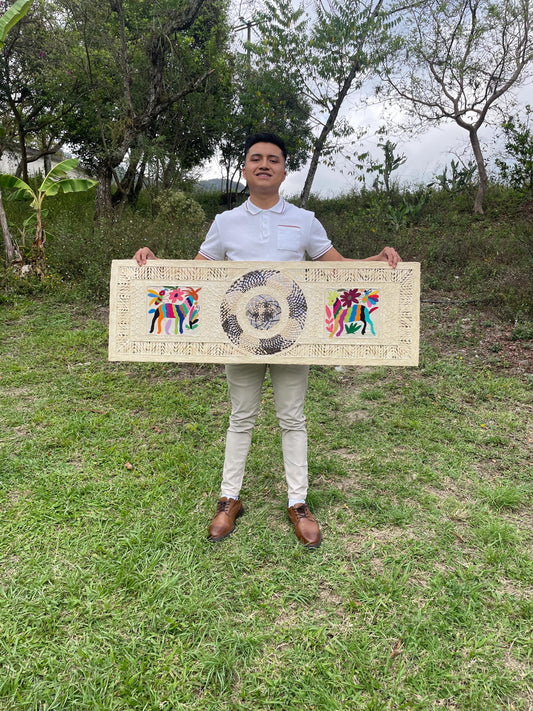 Arte Mural Mexicano en Papel Amate con Bordado de Tenango Hecho a Mano- 120 cm x 40 cm-Arte Bordado Otomí Moderno (SIN MARCO)