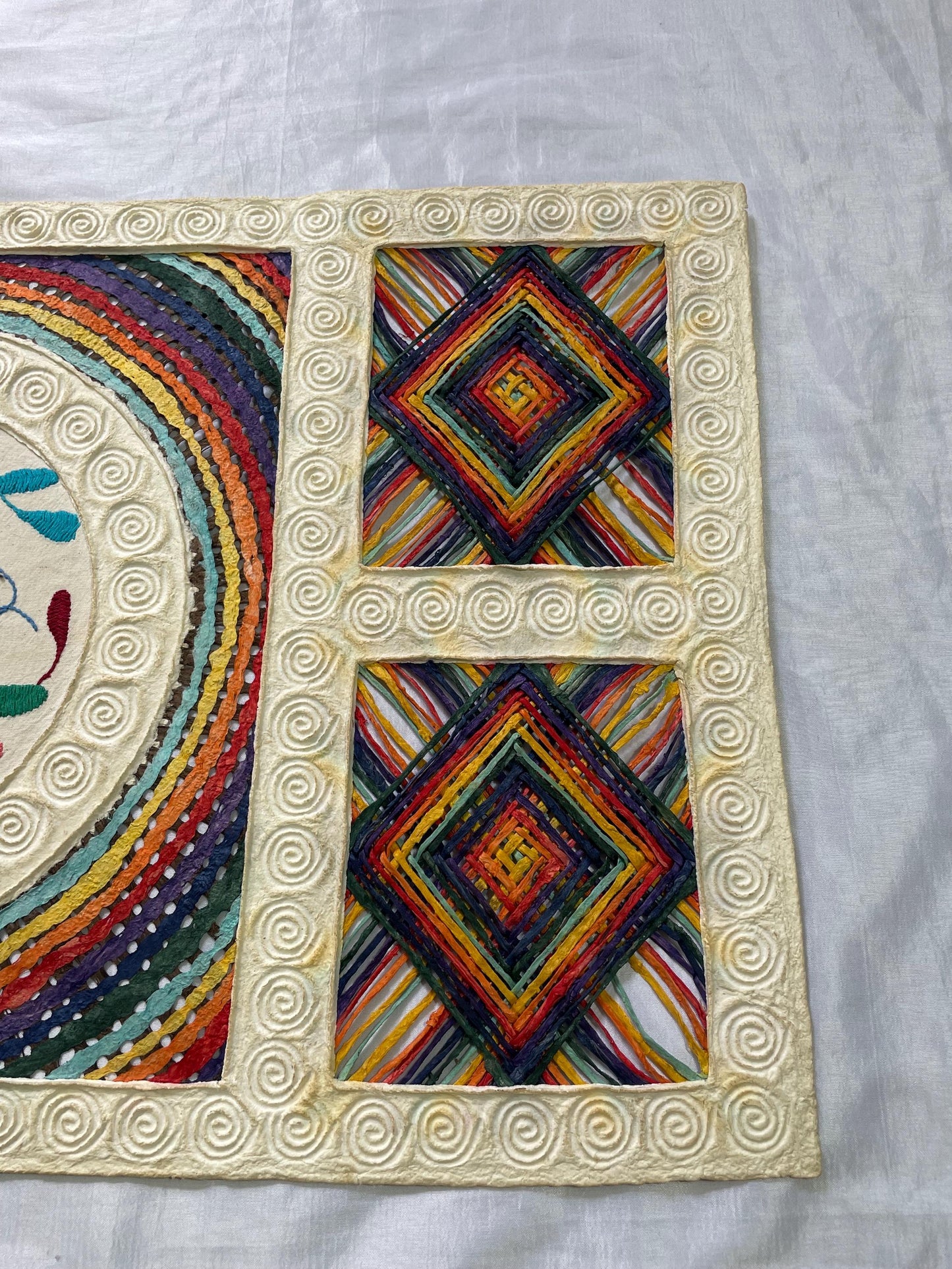 Arte Mural Mexicano En Papel Amate Teñido y Bordado Tenango Hecho a Mano- 47,2 x 15,7 -Arte Otomí Moderno (SIN MARCO)