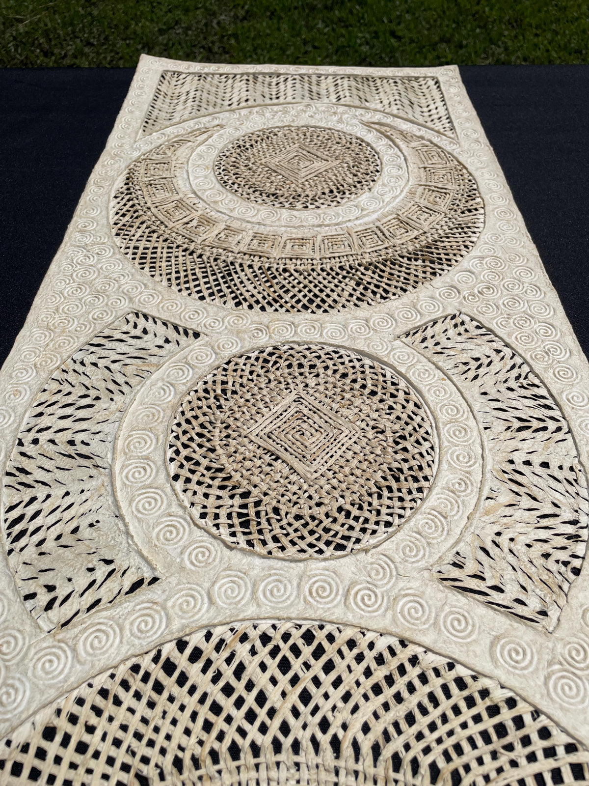 Arte Mural Mexicano Hecho a Mano de Papel Amate–Arte Mexicano Moderno, 47.2 x 15.7 in (SIN MARCO) Tejido de Eclipses y Círculos