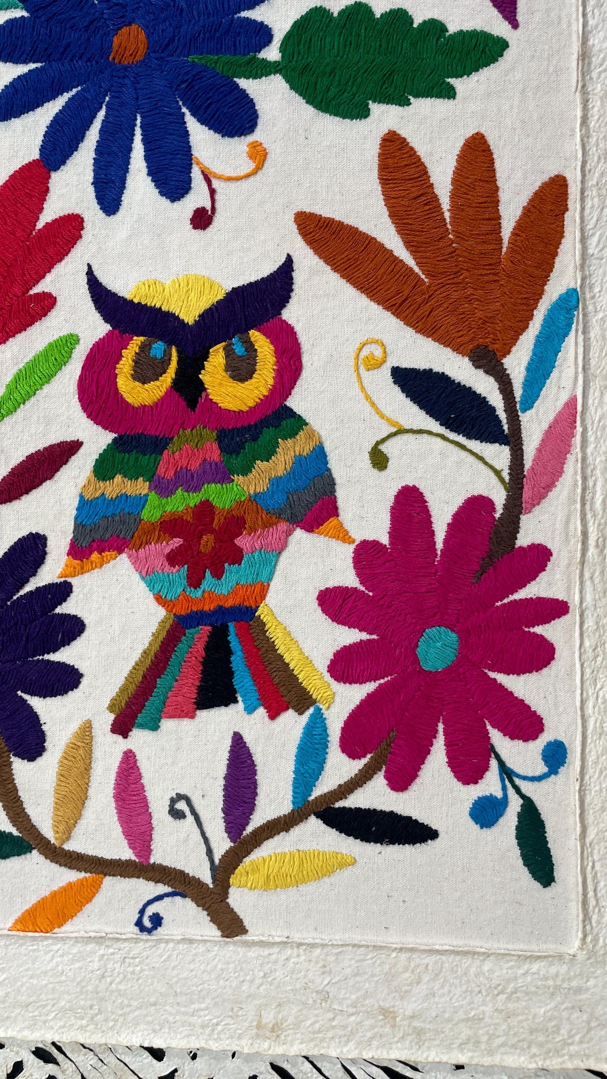 Enorme Arte Mural Mexicano en Papel Amate y Bordado Tenango Hecho a Mano-Arte Otomi Moderno XXL 47.2 in x 27.5 in (SIN MARCO)