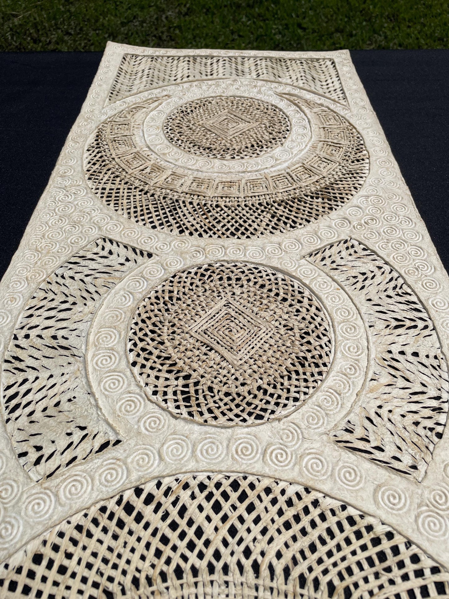 Arte Mural Mexicano Hecho a Mano de Papel Amate–Arte Mexicano Moderno, 47.2 x 15.7 in (SIN MARCO) Tejido de Eclipses y Círculos