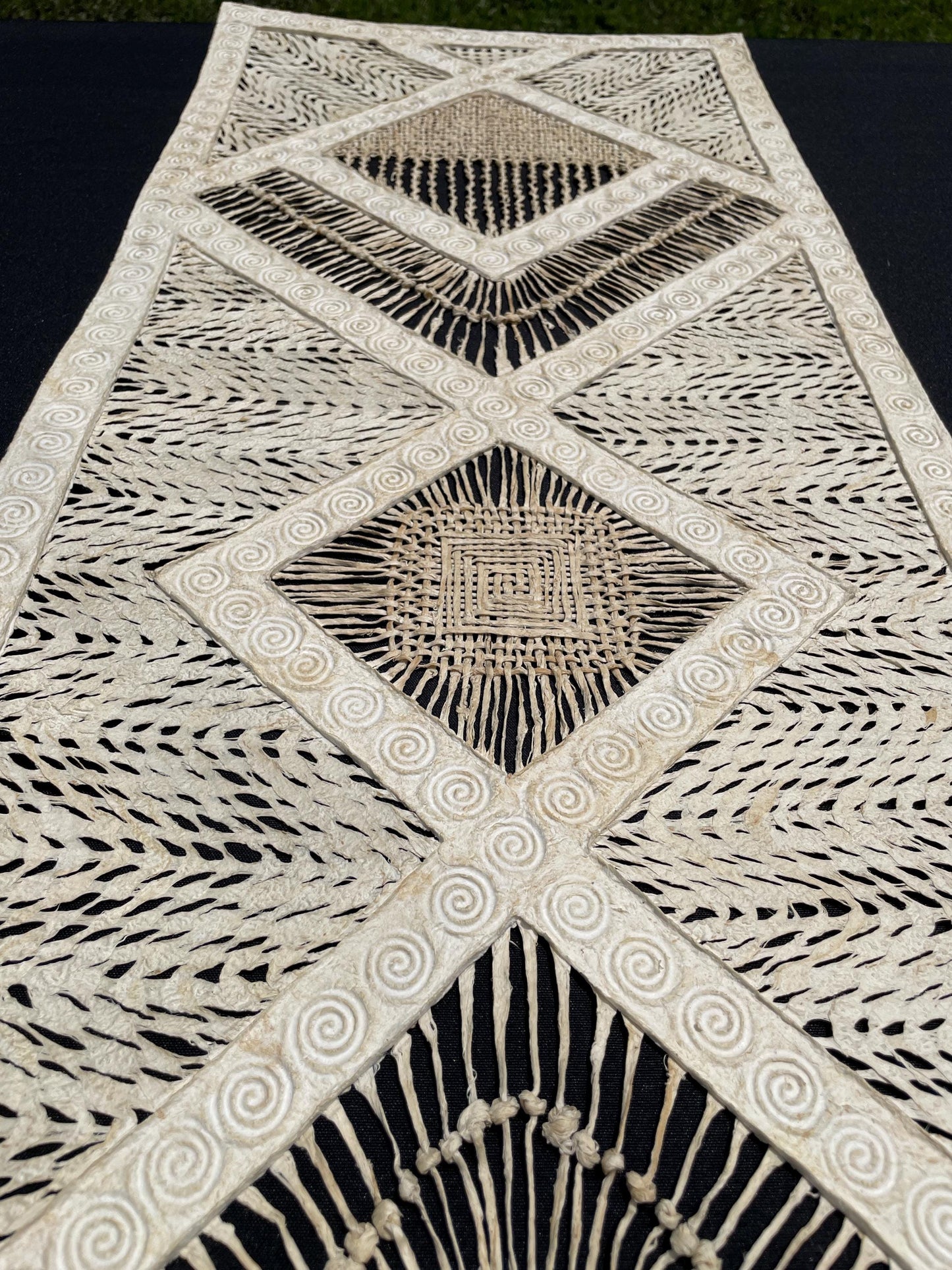 Arte Mural Mexicano en Papel Amate Hecho a Mano, Arte Moderno Otomi,  47.2 x 15.7 in (SIN MARCO) Tejido Diamantes y Nudos