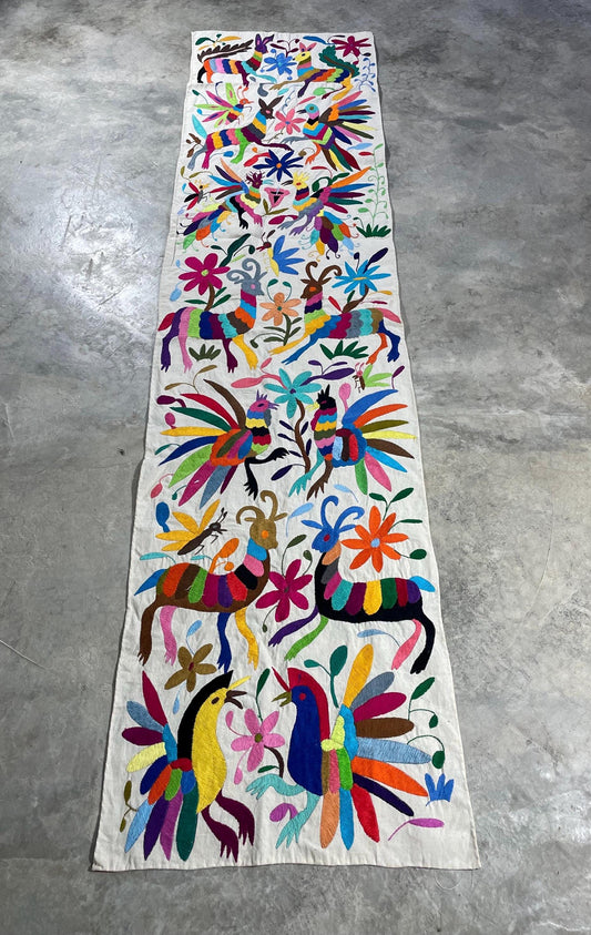 Tapizado Otomi Hecho y Bordado a Mano en Multicolor-Tapizados Tenangos/Camino de Mesa  XXL 182 cm x 44 cm