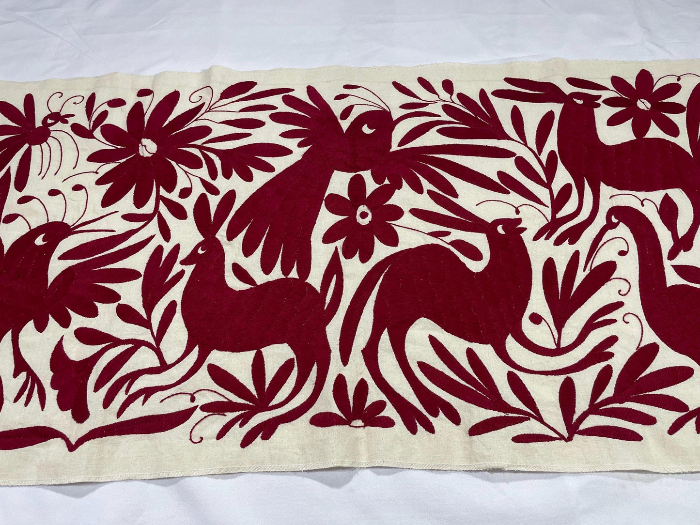 Bordado Tenango Hecho a Mano-Tapizado Otomí  en Color Vino XL 96 cm x 47 cm-Arte Mexicano Moderno (SIN MARCO)