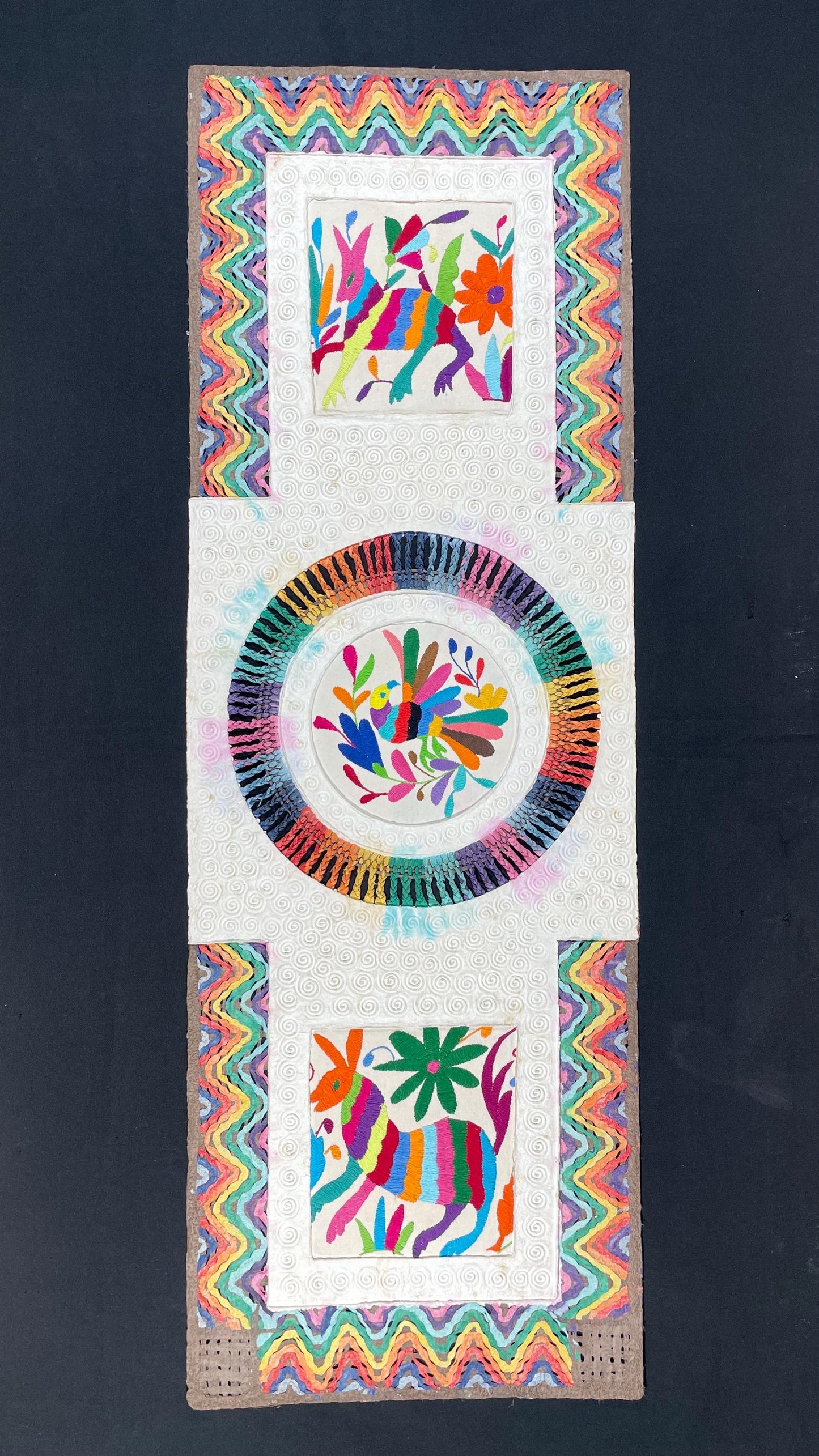 Arte Mural Mexicano Con Bordado Tenango y Papel Amate Hecho a Mano- 47,2 x 15,7 -Arte Otomí Teñido (SIN MARCO)