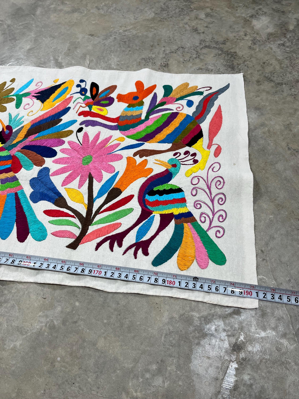 Enorme Bordado Tenango Hecho a Mano en Multicolor-Tapizado Otomi XXL 191 cm x 45 cm (SIN MARCO)