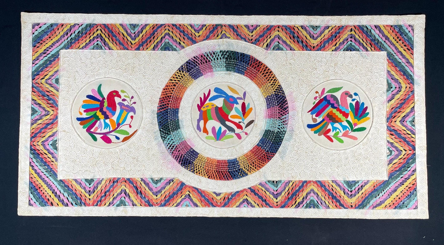 Gran Arte Mural Mexicano en Papel Amate Teñido con Bordado de Tenango Hecho a Mano- 47.2 in x 23.6 in-Arte Otomí Moderno (SIN MARCO)