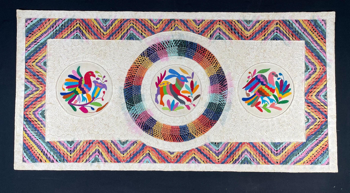 Gran Arte Mural Mexicano en Papel Amate Teñido con Bordado de Tenango Hecho a Mano- 47.2 in x 23.6 in-Arte Otomí Moderno (SIN MARCO)