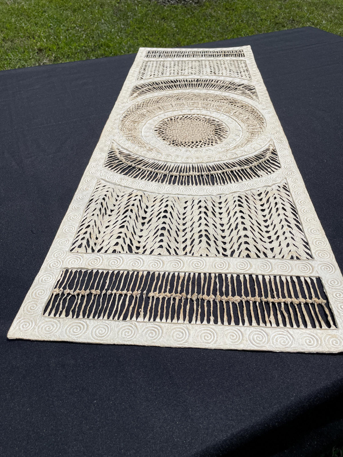 Arte mural hecho a Mano en Papel Amate- Medallón Otomi, Arte Mexicano Moderno 120 x 40 cm (47.2 x 15.7) — Amate blanco natural — Sin Marco