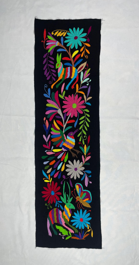 Bordado Tenango Hecho a Mano-Tapizado Otomi XL 107 cm x 30 cm, Arte Mexicano en Multicolor en Formato Vertical (SIN MARCO)