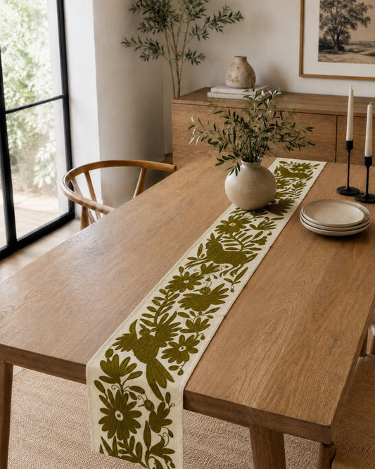 Bordado Otomi Hecho a Mano en Verde Olivo, Comino de Mesa, Tenango Decorativo XXL 192 cm x 22 cm