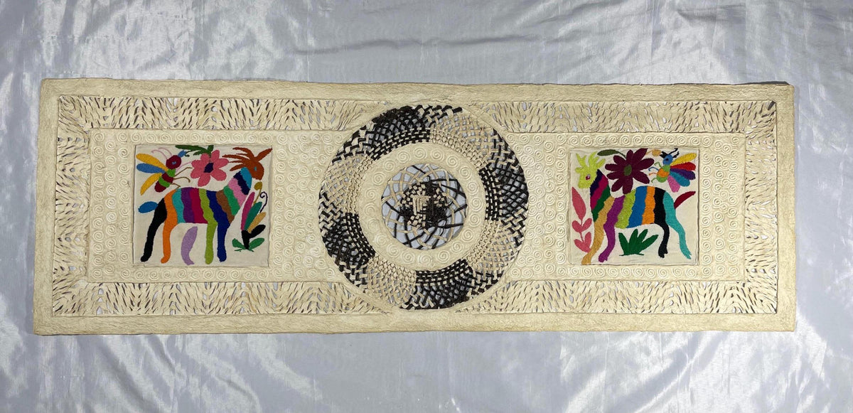 Arte Mural Mexicano en Papel Amate con Bordado de Tenango Hecho a Mano- 120 cm x 40 cm-Arte Bordado Otomí Moderno (SIN MARCO)