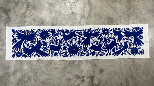 Bordado Otomi Hecho a Mano en Color Azul Marino, Tapizado Otomi Horizontal, Textil Mexicano XXL 190 cm x 44 cm (SIN MARCO) Flores y Aves.