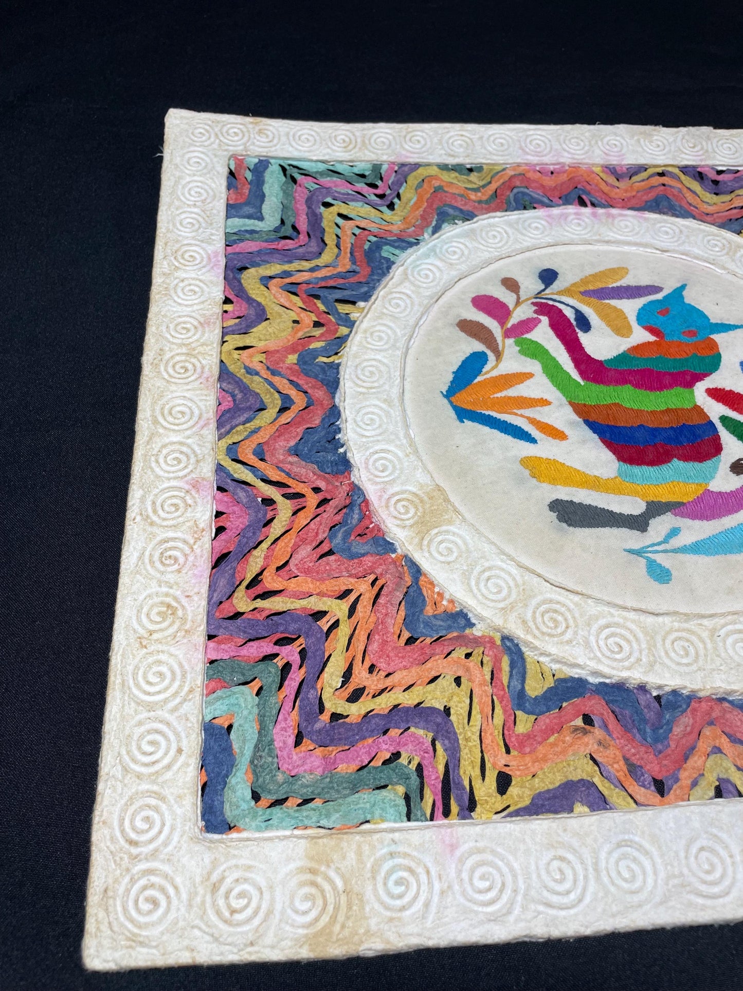 Arte Mural Mexicano Con Bordado Tenango y Papel Amate Hecho a Mano- 47,2 x 15,7 -Arte Otomí Teñido (SIN MARCO)